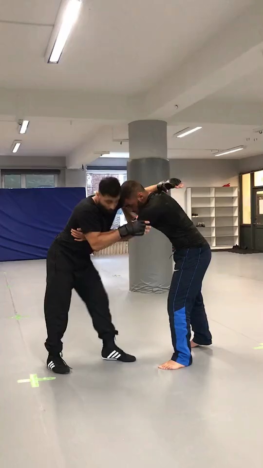 fc游戏：摔跤中的武器