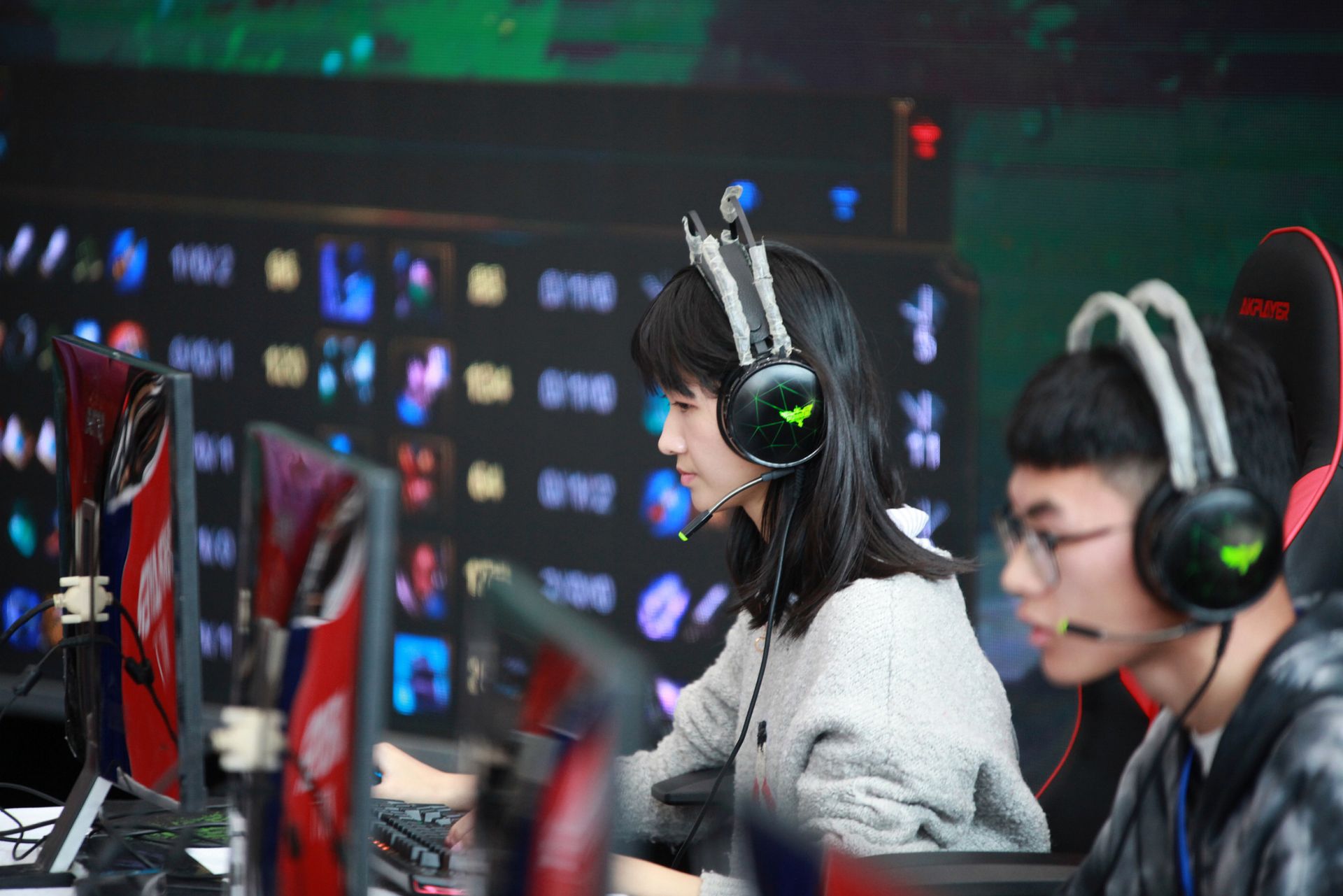 划拳小游戏_好玩的划拳游戏_娱乐百分百玩的划拳游戏