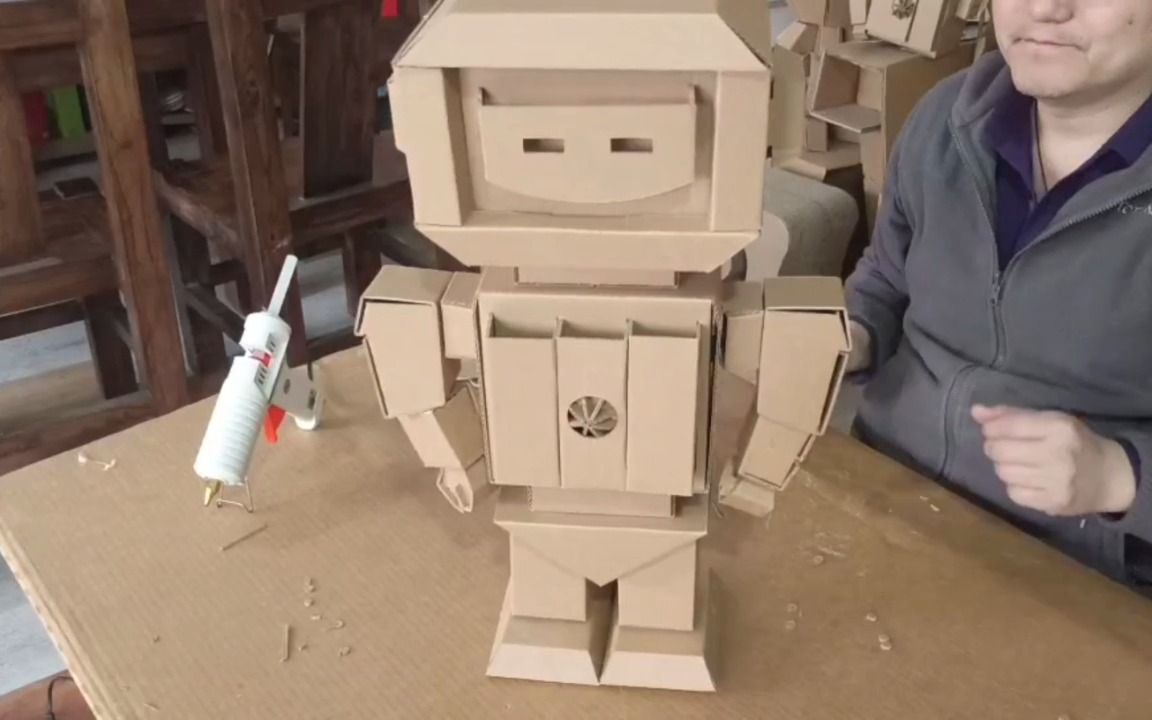 纸板机器人怎么制作_纸板机器人游戏下载手机版_纸板机器人简易制作过程