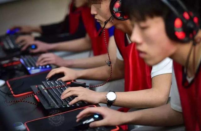 手游自动游戏_手机游戏自动操作的软件_手机能不能自动下线游戏