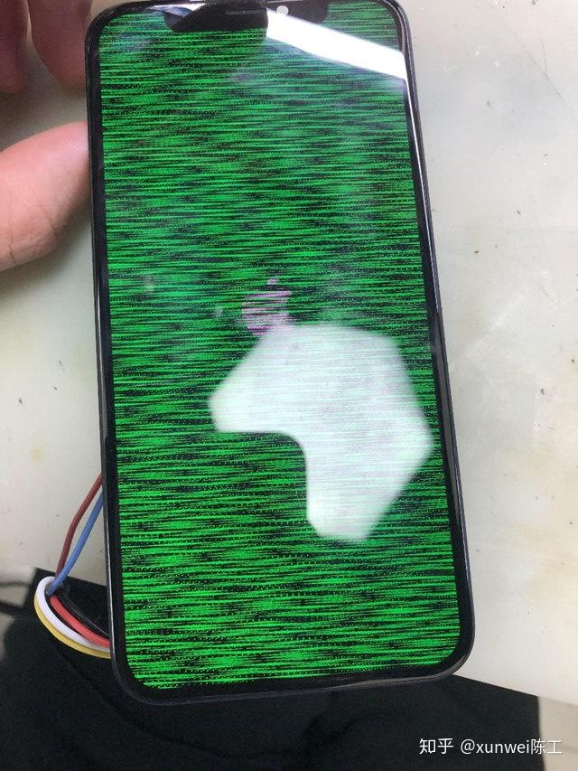 手机玩游戏花屏闪屏_闪办花屏玩手机游戏怎么办_手机玩游戏闪花屏怎么办