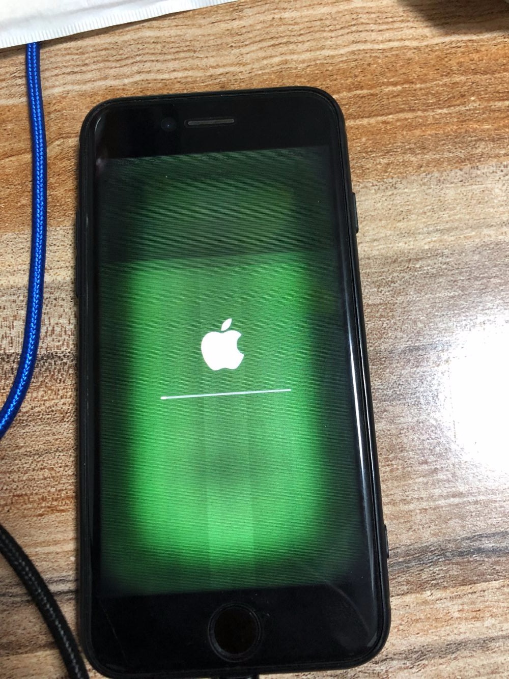 手机玩游戏花屏闪屏_手机玩游戏闪花屏怎么办_闪办花屏玩手机游戏怎么办