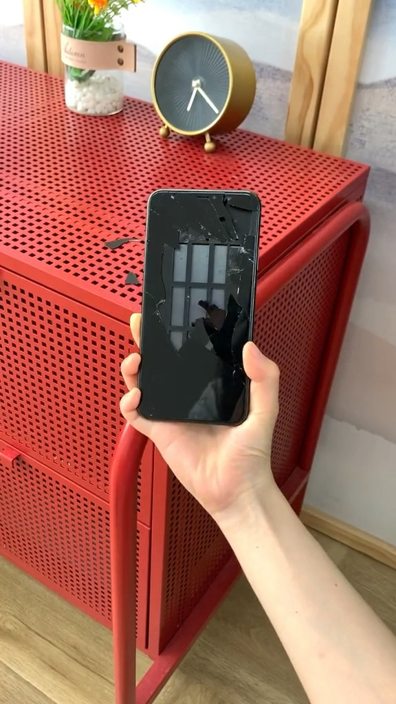 手机屏幕裂痕贴膜能淡化裂痕吗_手机有裂痕贴膜有用吗_手机有裂痕可以贴游戏膜吗