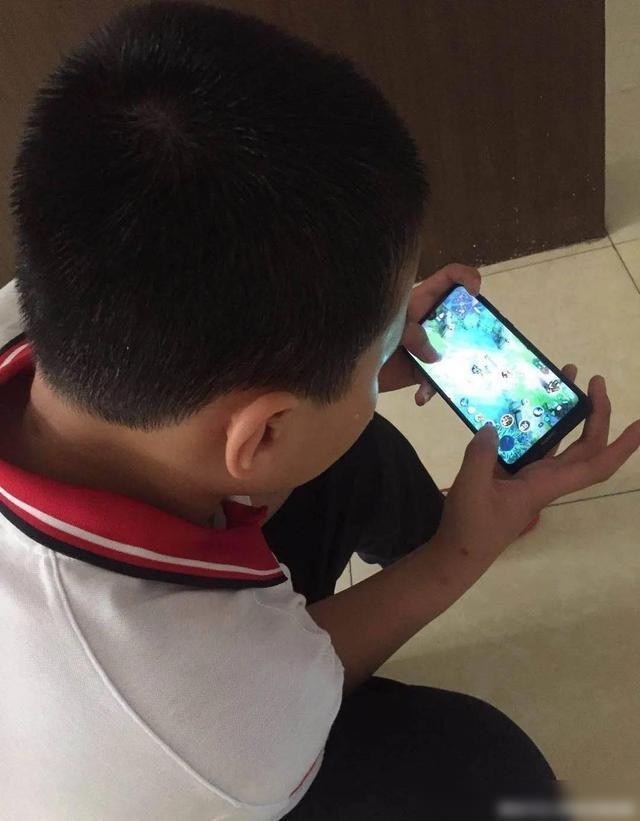手机上有好多人在玩的游戏-手机游戏：生活中的小确幸，带来无尽
