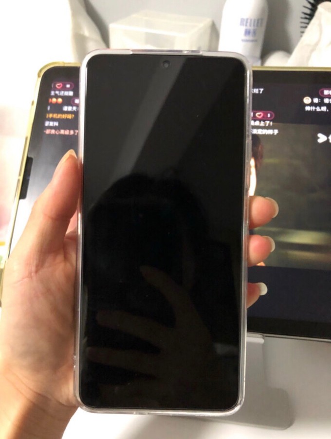 手机玩游戏旋转屏幕-手机旋转屏幕：是心跳加速还是让人抓狂？